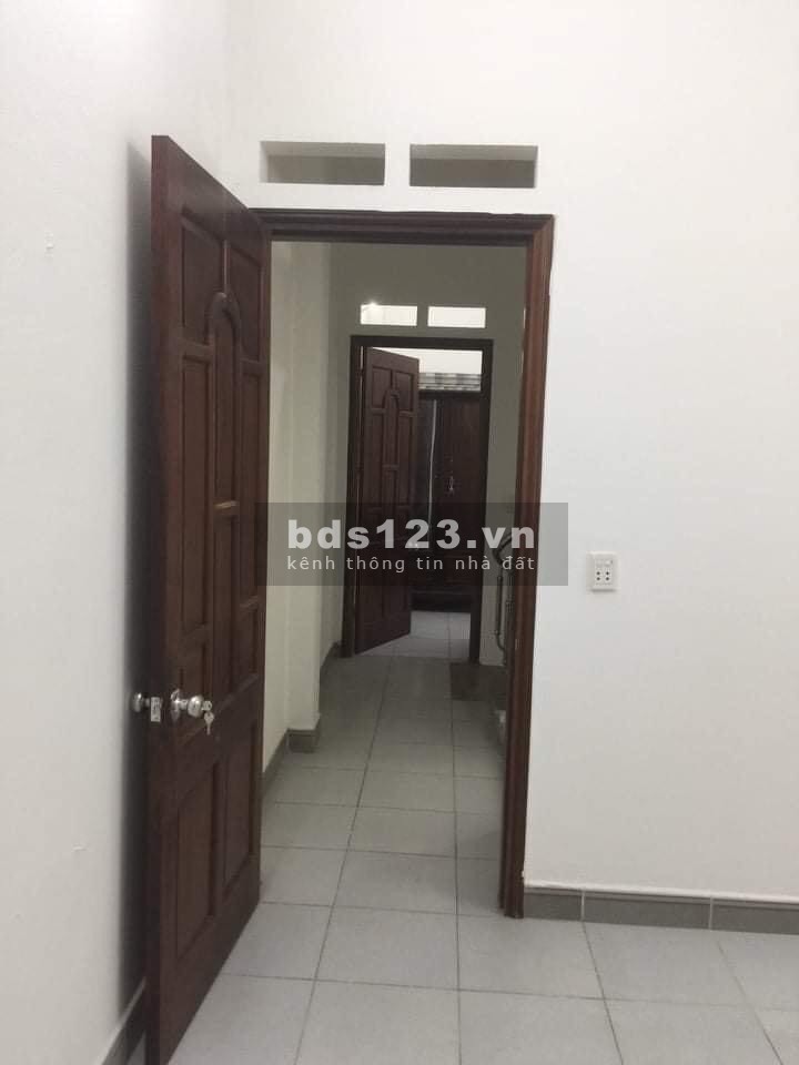 Bán nhà Trương Định, đường 2 ô tô tránh, gần chợ diện tích 32m2, giá bán 2 tỷ nhỉnh