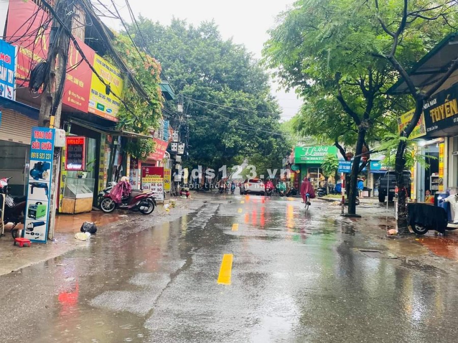 Bán nhà mặt phố nhỉnh 3 tỷ kinh doanh sầm uất sổ đẹp chính chủ, pháp lý đầy đủ, vào ở ngay