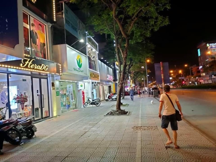 Chính Chủ Bán Nhà Mặt Phố Kim Mã Quận Ba Đình dtsd 60m2 5 tầng mt 4,6m giá 19.8 Tỷ