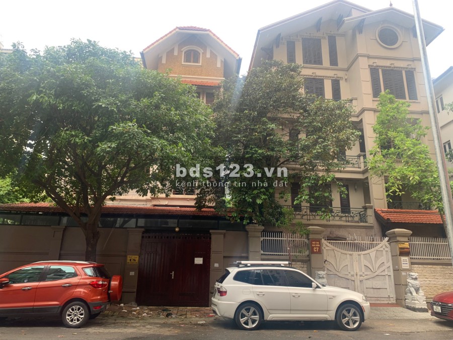 Chính chủ bán biệt thự đơn lập Đỗ Quang 210m2 x4T MT 13m oto tránh 0969040000