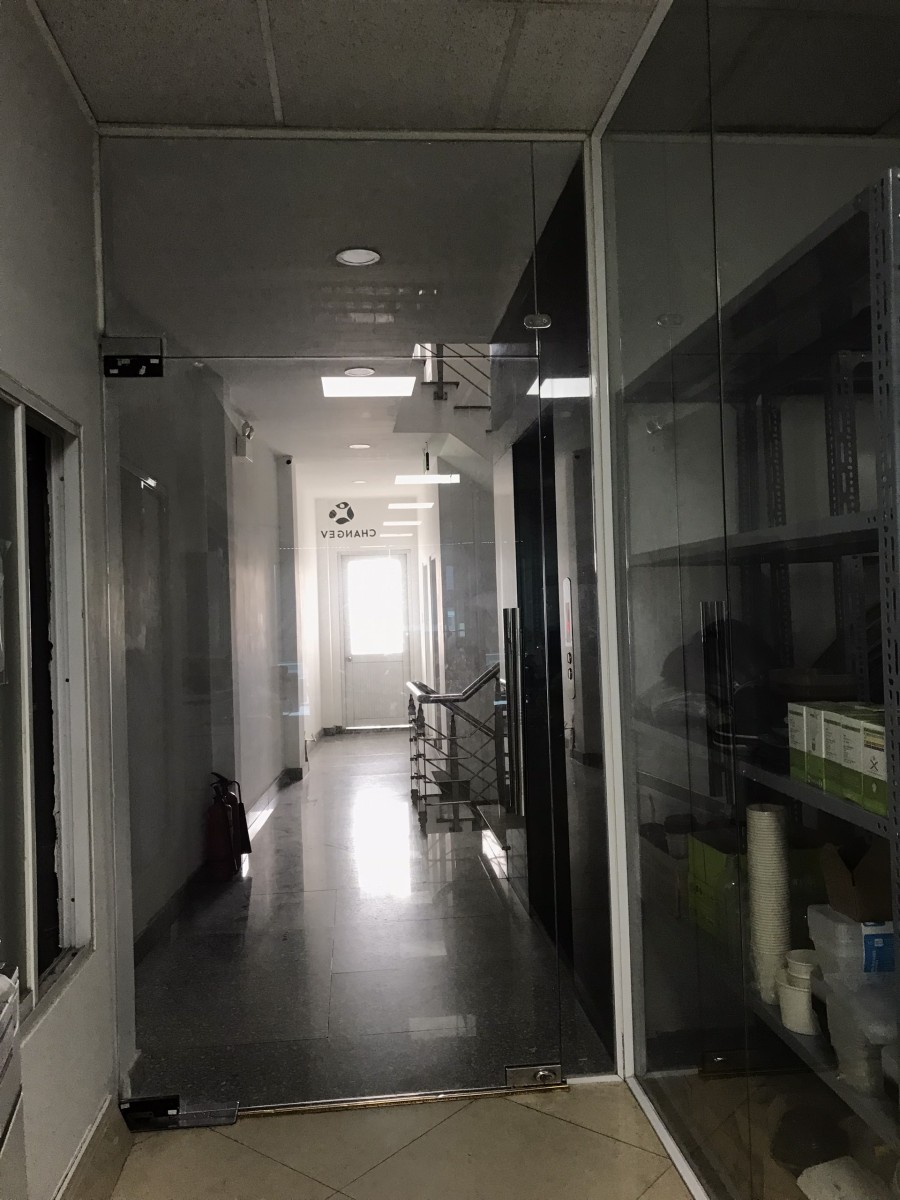 Cho Thuê Nguyên Tòa MT Trần Não (1 hầm, 1 trệt, 4 lầu, có thang máy), Tòa nhà mặt kính vuông vứt