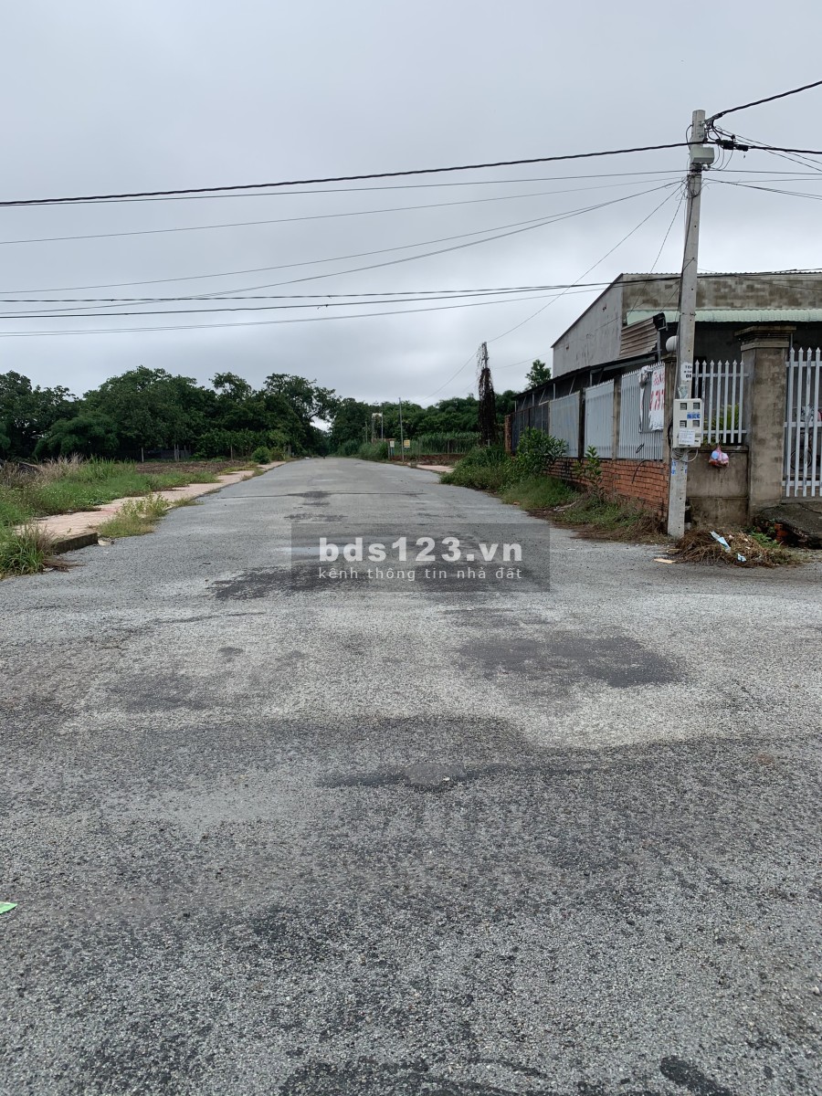 Bán miếng đất hai mặt tiền đường lớn, sổ sang tên ngay diện tích 1110m2, ngang 15m