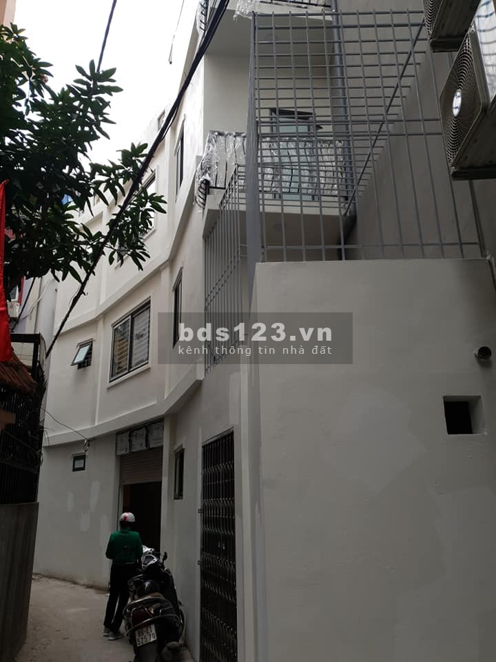 Bán nhà mới đẹp mặt ngõ Cầu Giấy kinh doanh diện tíh 28m2, 4 tầng gần phố giá 2.5 tỷ