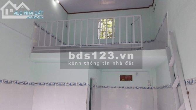 Gia đình thiếu vốn mở rộng kinh doanh nên cần bán 2 dãy trọ 14P+2KIOT, SHR, dân đông, an ninh tốt.