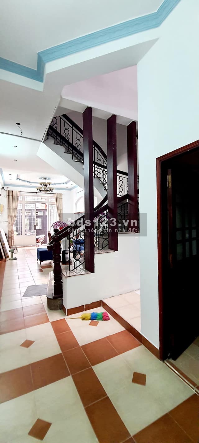 Bán nhà hẻm xe hơi sát mặt tiền Trường Sa, 4 tầng diện tích 76m2, giá 11.5 tỷ lh 0901218895.