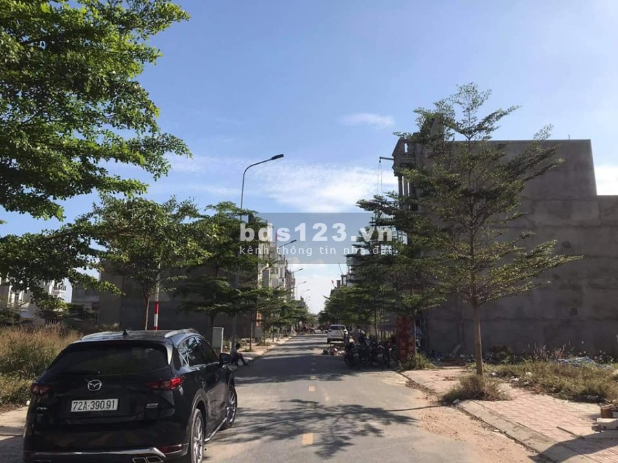 Đất chính chủ cần ra gấp lô đất trong khu dân cư Phú Hồng Khang - Phú Hồng Đạt