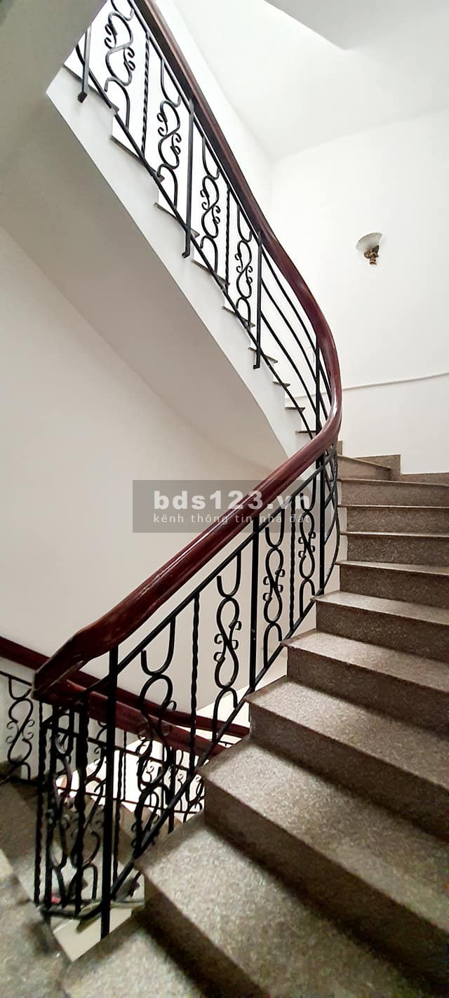Bán nhà hẻm xe hơi sát mặt tiền Trường Sa, 4 tầng diện tích 76m2, giá 11.5 tỷ lh 0901218895.