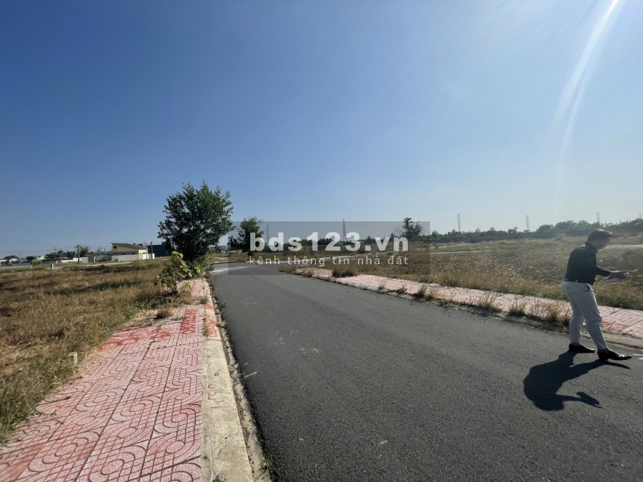 5 nền full thổ cư ngay tại quốc lộ 50 huyện Cần Đước Long An giá đầu tư
