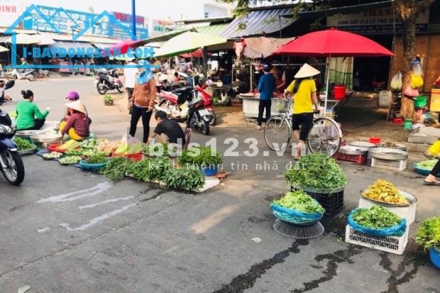 Gia đình thiếu vốn mở rộng kinh doanh nên cần bán 2 dãy trọ 14P+2KIOT, SHR, dân đông, an ninh tốt.