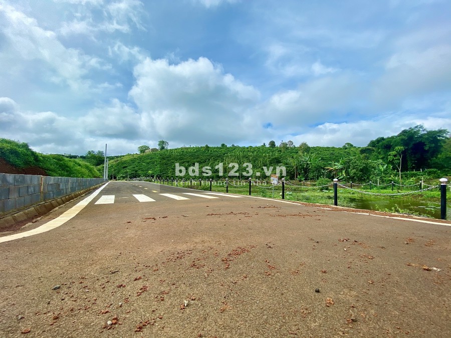 Cần bán lô góc 2 mặt tiền view hồ giá F0 tiện đầu tư, giá bán 900 triệu, liên hệ 0965529082