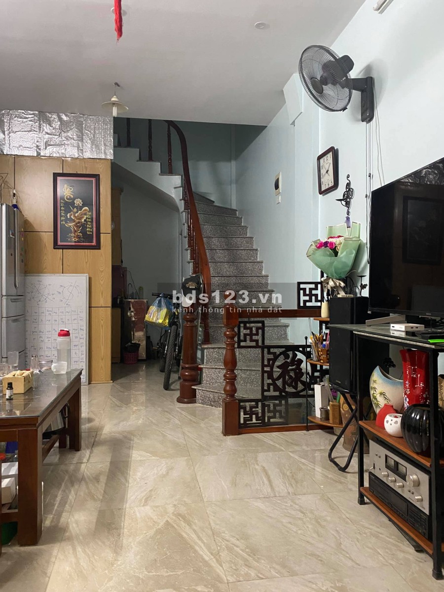 Bán gấp nhà Phú Đô gần sát đường lớn dân trí cao, khu an sinh tốt, diện tích 35m2, giá 3.1 tỷ