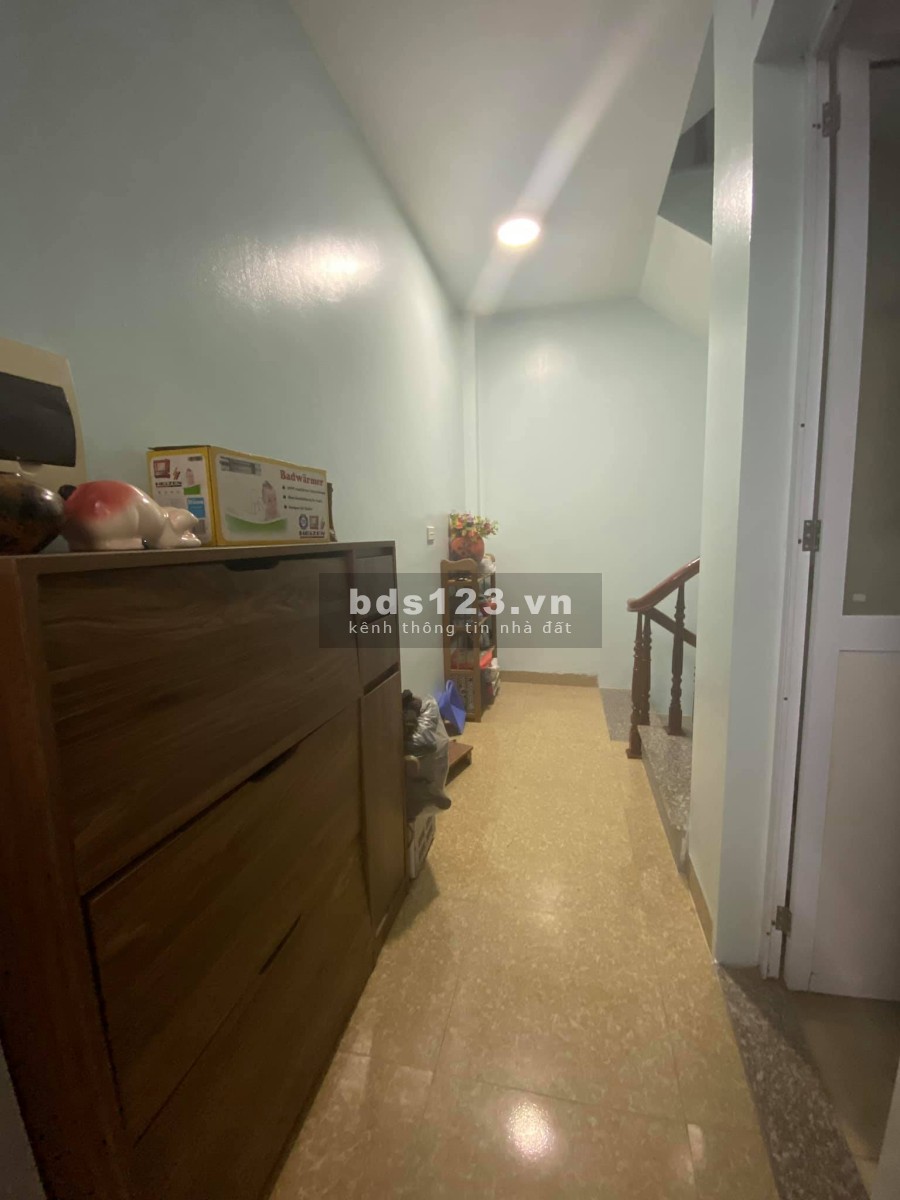 Bán gấp nhà Phú Đô gần sát đường lớn dân trí cao, khu an sinh tốt, diện tích 35m2, giá 3.1 tỷ