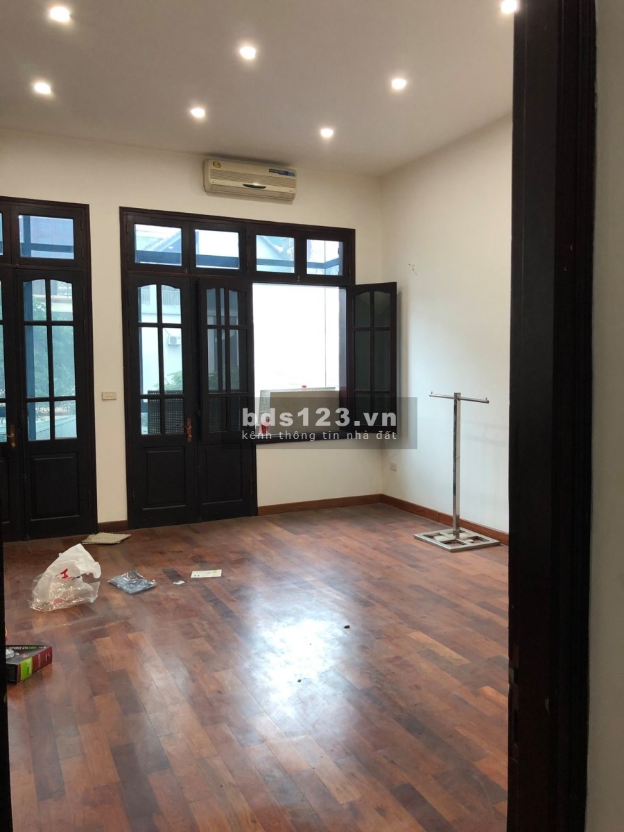 Cần tiền bán nhà nguyên căn mặt phố Cầu Giấy diện tích sử dụng 95m2 MT 6m vỉa hè kinh doanh