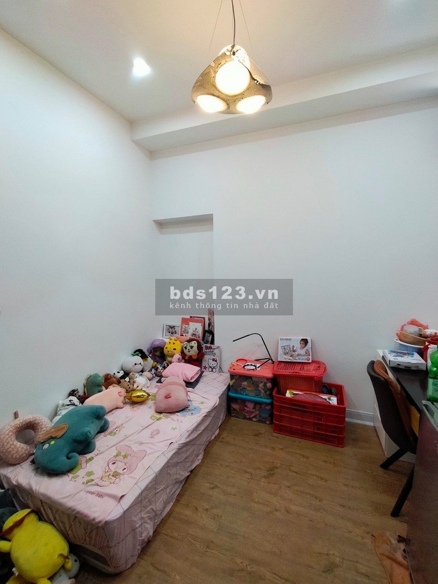 Bán nhà Lê Duẩn, Đống Đa, 40m, 4T, 5 phút ra phố, ngõ thông, gần bãi ô tô, nhỉnh 3 tỷ.