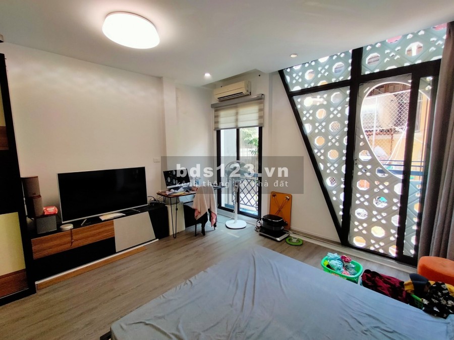 Bán nhà Lê Duẩn, Đống Đa, 40m, 4T, 5 phút ra phố, ngõ thông, gần bãi ô tô, nhỉnh 3 tỷ.