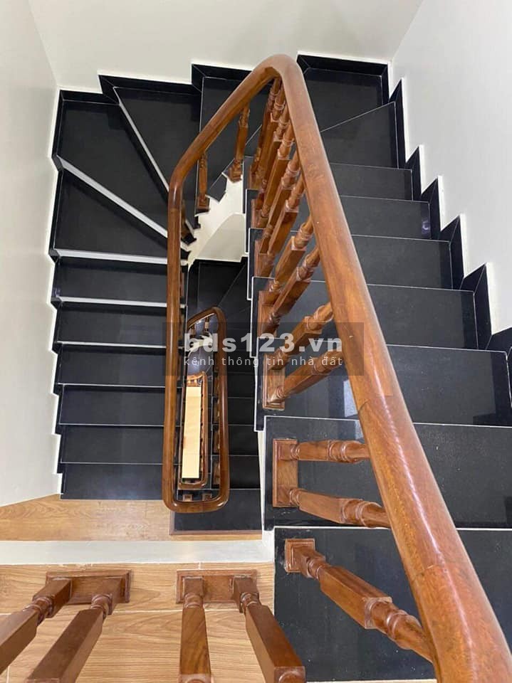 Nhà nguyên căn mới Lâm Du Long Biên, dtsd 61m2, 4 tầng 5x tỷ xây độc lập ngõ thông ở ngay