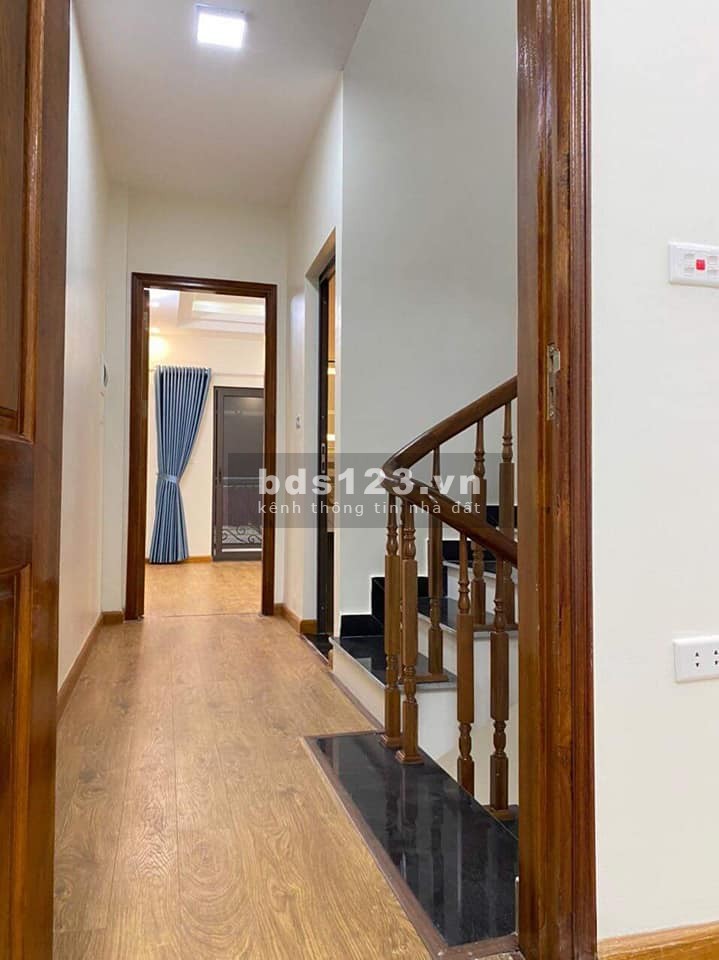 Nhà nguyên căn mới Lâm Du Long Biên, dtsd 61m2, 4 tầng 5x tỷ xây độc lập ngõ thông ở ngay