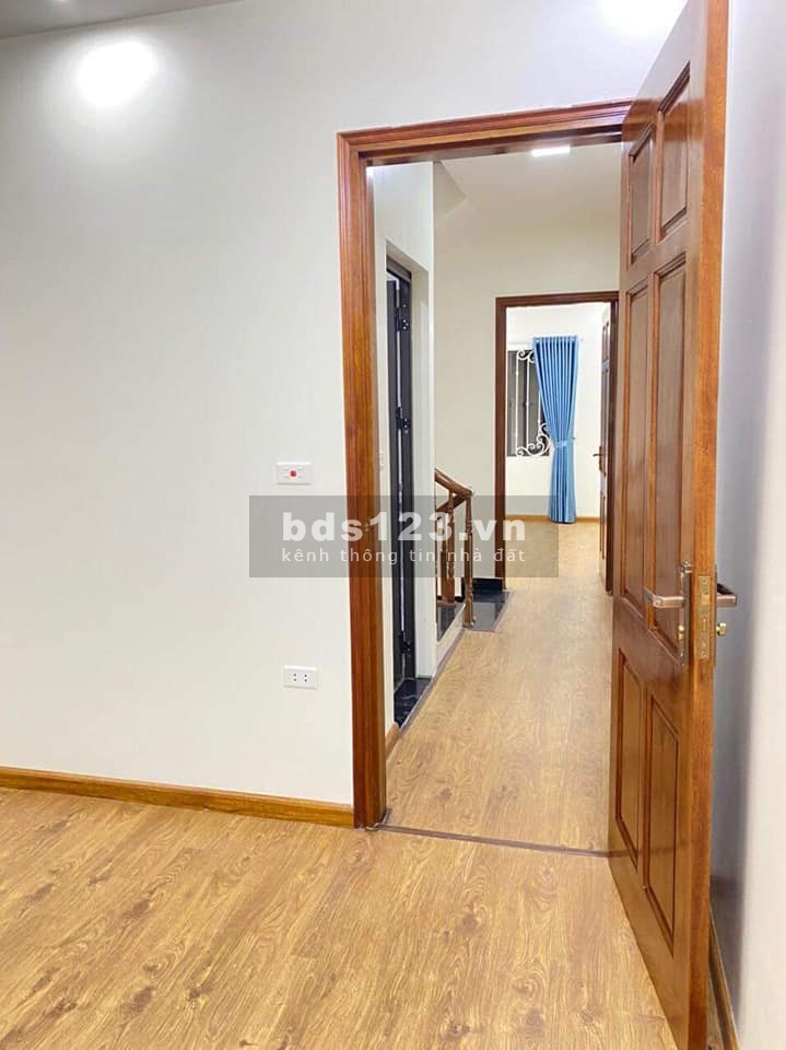 Nhà nguyên căn mới Lâm Du Long Biên, dtsd 61m2, 4 tầng 5x tỷ xây độc lập ngõ thông ở ngay