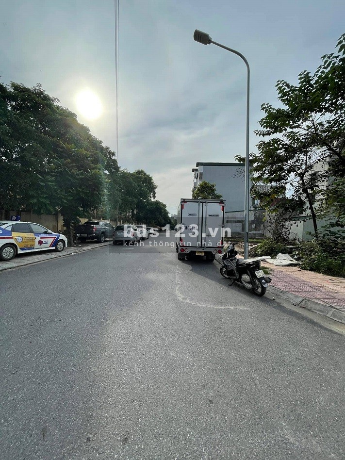 Đất mặt phố Trường Lâm vỉa hè rộng kinh doanh cho thuê dòng tiền 90 triệu/tháng, sổ sẵn
