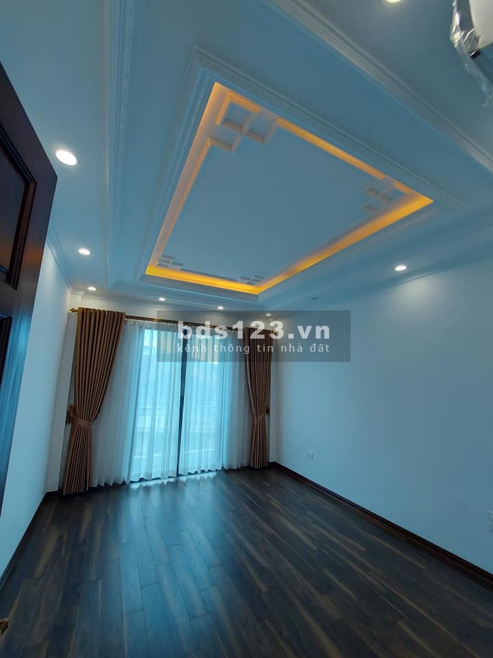 Bán nhà nguyên căn Thạch Bàn nhà đẹp nguyên căn ô tô ngx thông dtsd 31m2, giá bán 3.7 tỷ