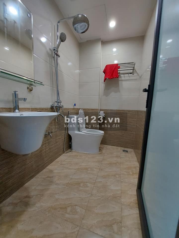 Bán nhà nguyên căn Thạch Bàn nhà đẹp nguyên căn ô tô ngx thông dtsd 31m2, giá bán 3.7 tỷ