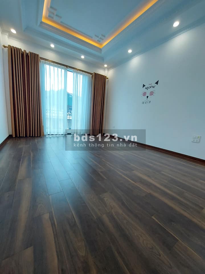 Bán nhà nguyên căn Thạch Bàn nhà đẹp nguyên căn ô tô ngx thông dtsd 31m2, giá bán 3.7 tỷ