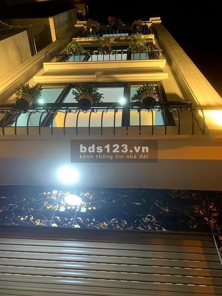 Mình bán nhà ngõ 61 Phố Trạm, Trung tâm Quận Long Biên, Giá hợp lý nhất khu vực