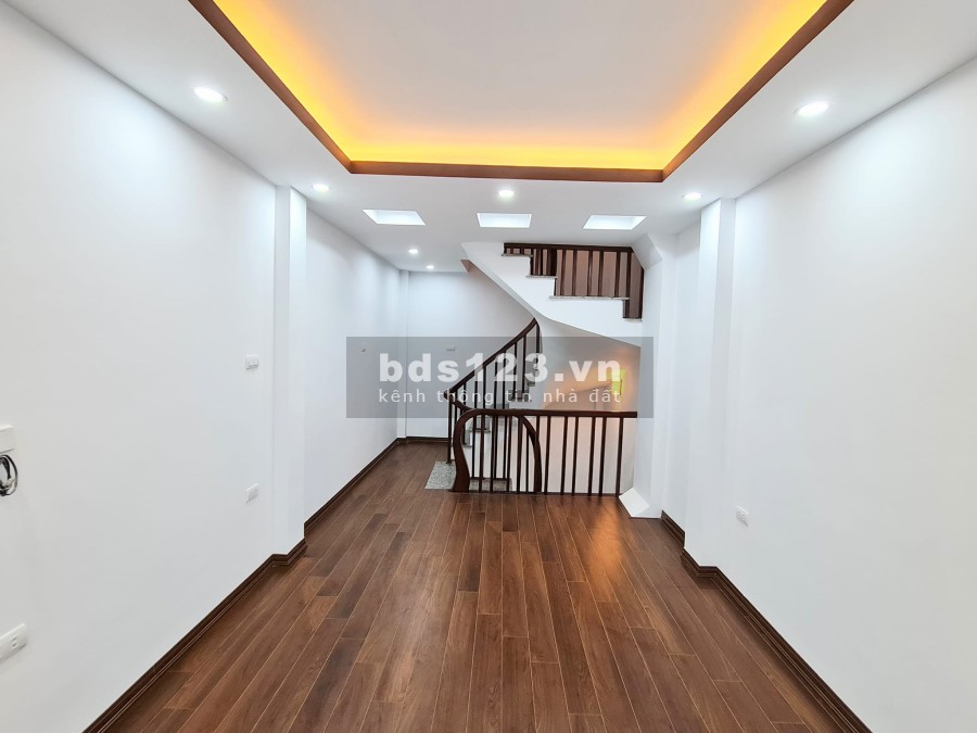 Bán nhà Lê Trọng Tấn lô góc đường 2 ô tô tránh, giá 4.6 tỷ đúc 5 tầng, xây kiên cố, sổ sẵn