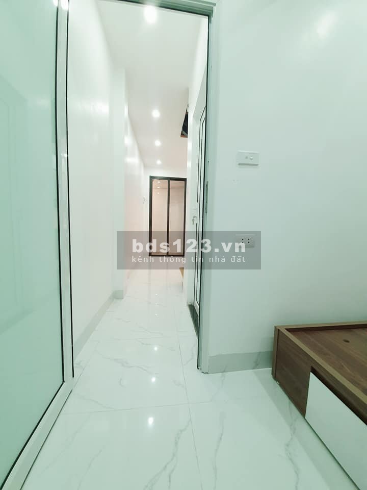 Bán nhà Khương Hạ, Quận Thanh Xuân dtsd 35m2, đúc kiên cố 2 tầng, ô tô đỗ cổng chỉ 1.x tỷ