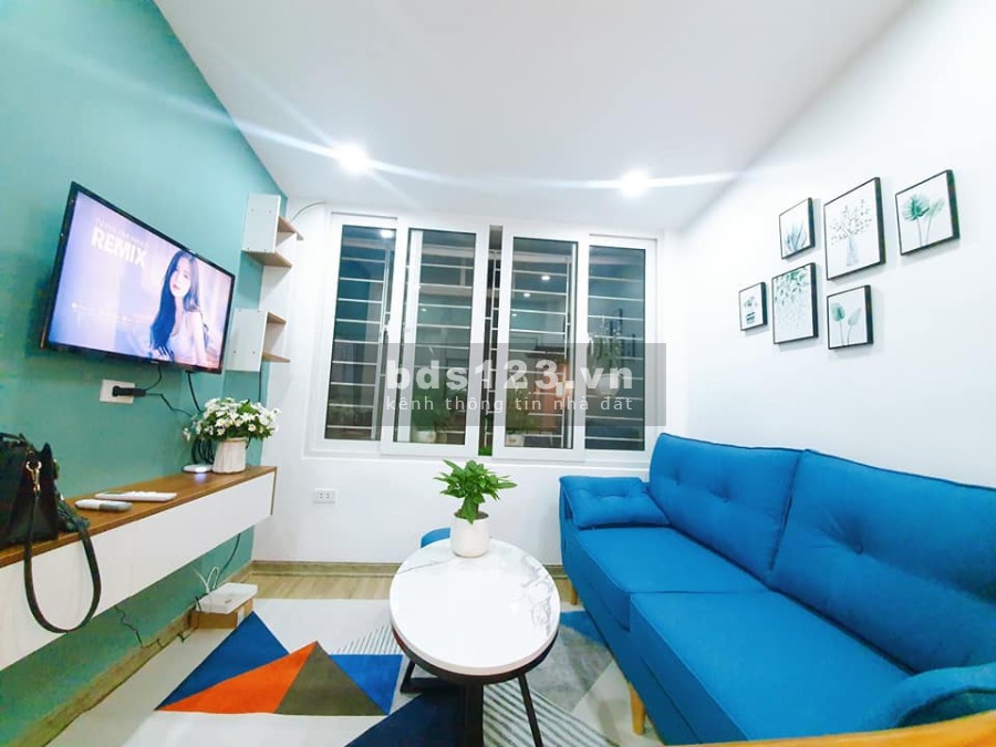 Chỉ 1.98 tỷ, siêu phẩm Ngã Tư Sở, ô tô đỗ cổng, 10m ra mặt phố diện tích 35m2 2 tầng Sổ đỏ nét căng