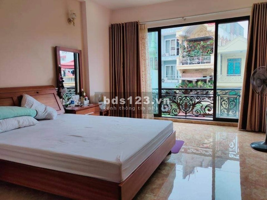 Bán Nhà Phố Trạm 84/134M2, 4 Tầng, Mặt Tiền 4.6m, Ô tô Tránh, Kinh Doanh, Gía 11,x Tỷ.