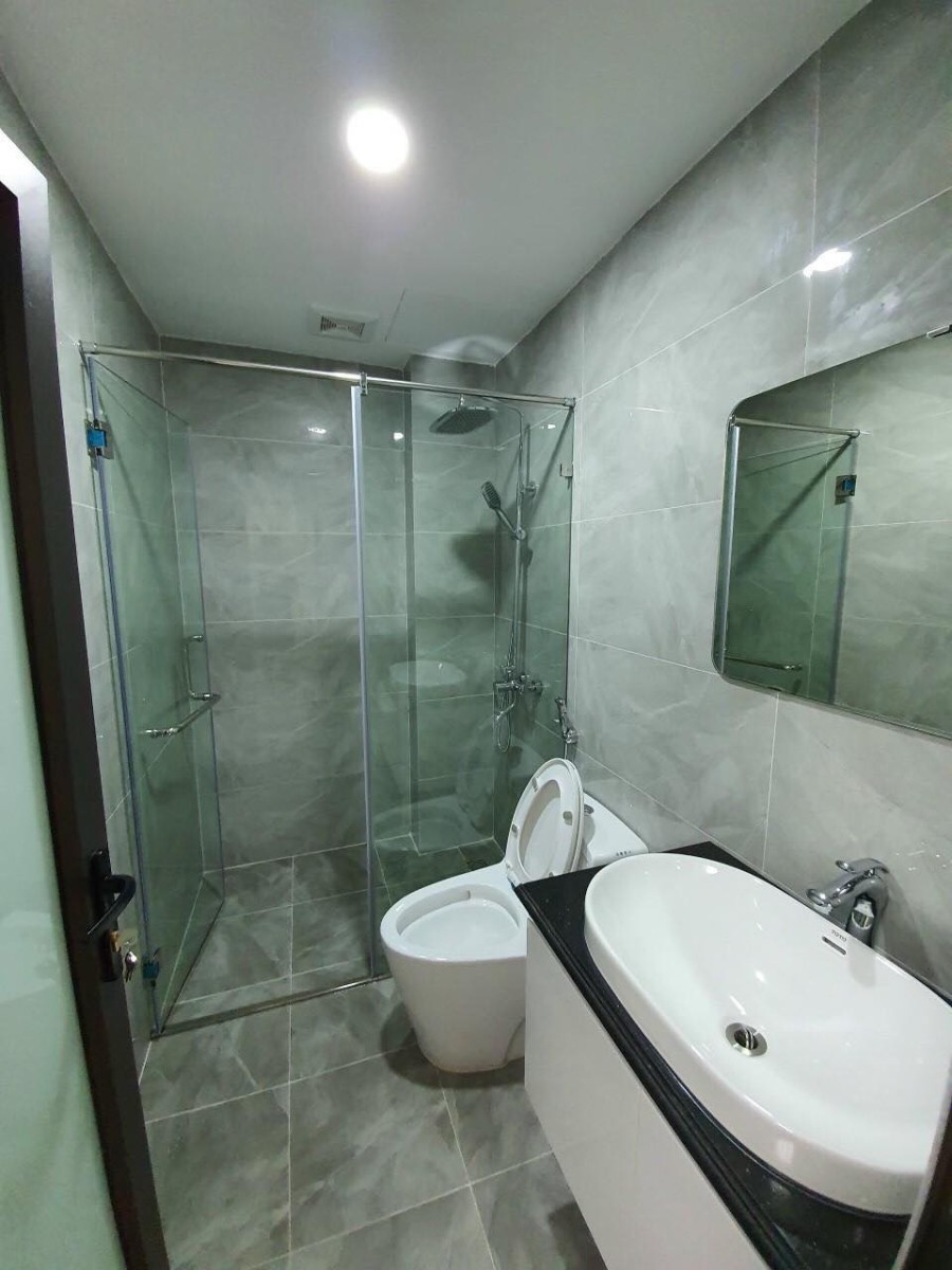 Nguyễn Văn Cừ, SĐCC, 45m, tầng, Mt 4m, Đông - Nam, vài bước ô tô tránh. Lh : 0909258391