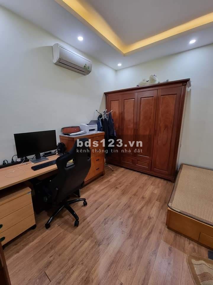 Bán Nhà Hiếm Thượng Thanh, Phân Lô, Ô Tô tránh, View Hồ, 65m2, Giá: 8,2 Tỷ.