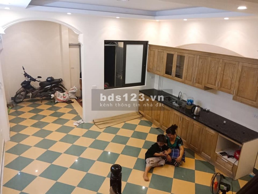 Bán nhà Hoa Bằng, Quận Cầu Giấy, giá rẻ, diện tích to 50m2, đúc kiên cố 5 tầng, giá 4 tỷ 65