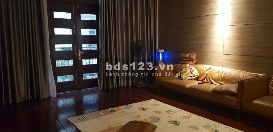 Bán nhà ngõ 24 phố Ngọc Lâm diện tích sử dụng 52m2 4 tầng mặt tiền 5m, giá bán 5.6 tỷ