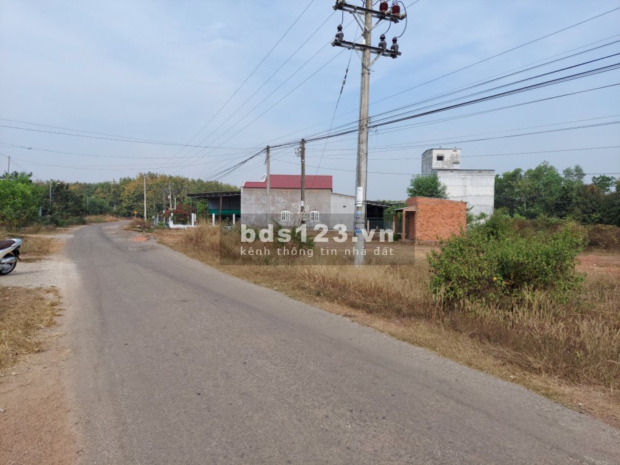 Nhượng gấp lô đất diện tích sử dụng 1939m2 đất vườn ngay trung tâm giá 650 triệu