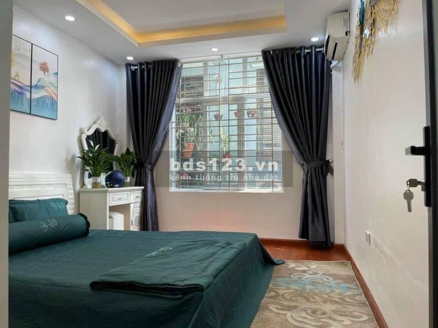 Tôi cần bán căn nhà ở Mỹ Đình diện tích 31m2, căn góc 3 mặt thoáng, để lại toàn bộ nội thất