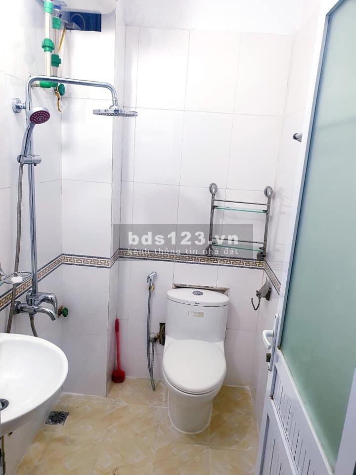Tôi cần bán căn nhà ở Mỹ Đình diện tích 31m2, căn góc 3 mặt thoáng, để lại toàn bộ nội thất