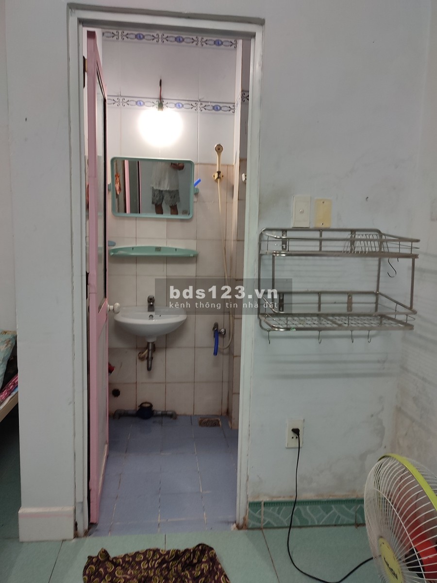 Cho thuê phòng trọ quận bình thạnh giáp quận 1,đường phan văn hân,16 m2