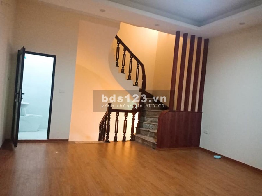 Bán nhà Hoa Bằng, Quận Cầu Giấy, giá rẻ, diện tích to 50m2, đúc kiên cố 5 tầng, giá 4 tỷ 65