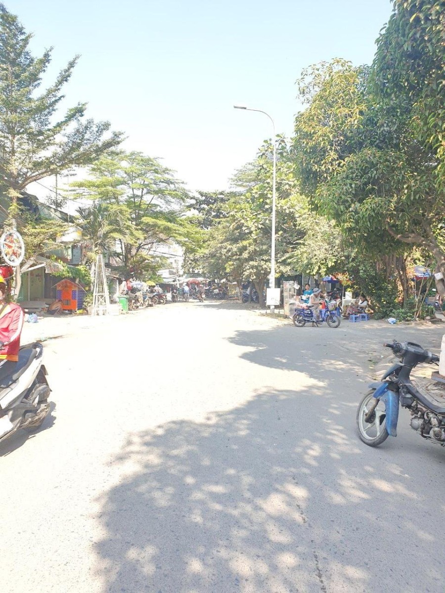 Cho thuê nguyên căn mặt tiền đường 783 Tạ Quang Bửu P4 Quận 8 3 tầng, sân thượng lớn