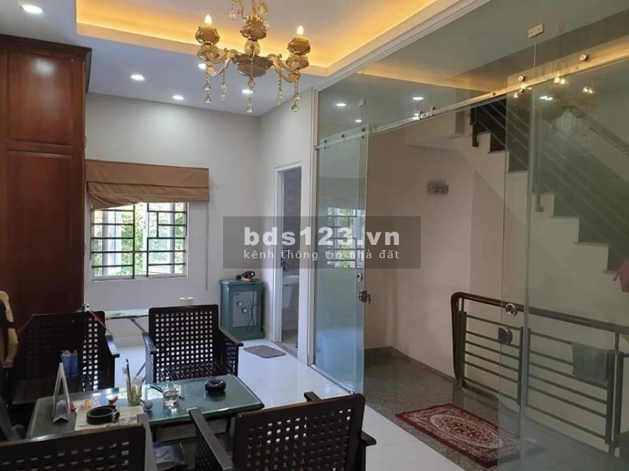 Chính chủ bán nhà hẻm xe hơi 3 tầng Lũy Bán Bích Quận Tân Phú, dtsd 56m2, giá chỉ 4 tỷ 2