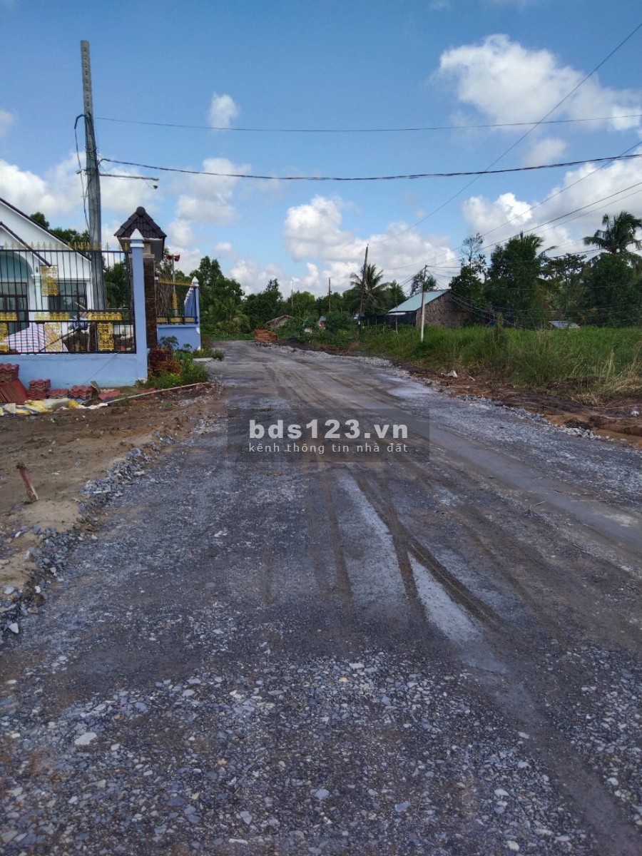 Ông chú Ngợp đất bán gấp lô đất 2 mặt tiền trung tâm Đức Hoà giá bán chỉ 900 triệu