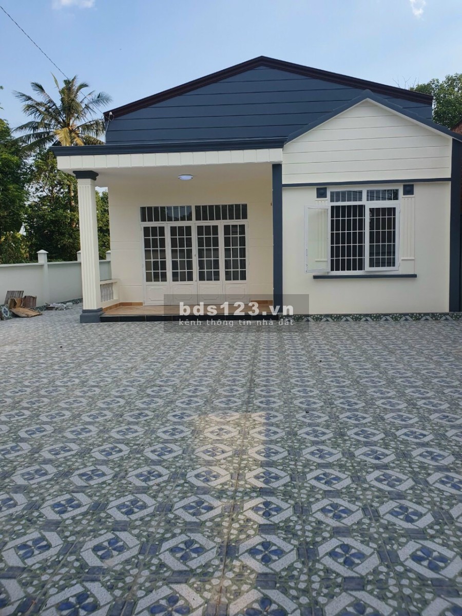 Cần bán biệt thự nhà vườn xã Trung Lập Hạ nhà mới DT 750m2 khu dân cư đông 1/ TL7 vào 500m