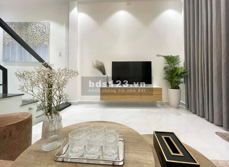 Bán nhà Võ Chí Công, Tây Hồ, Hồ Tây lộng gió, Nhà rẻ ở sướng, diện tích sử dụng 30m2, giá 3.6 tỷ