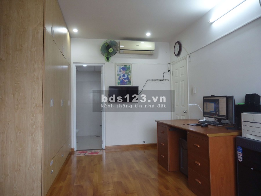 Chính chủ cần bán căn hộ 96m2 (full nội thất), Ehome3 (Nam Long), Q.Bình Tân: 3 phòng ngủ, 3 phòng vệ sinh.