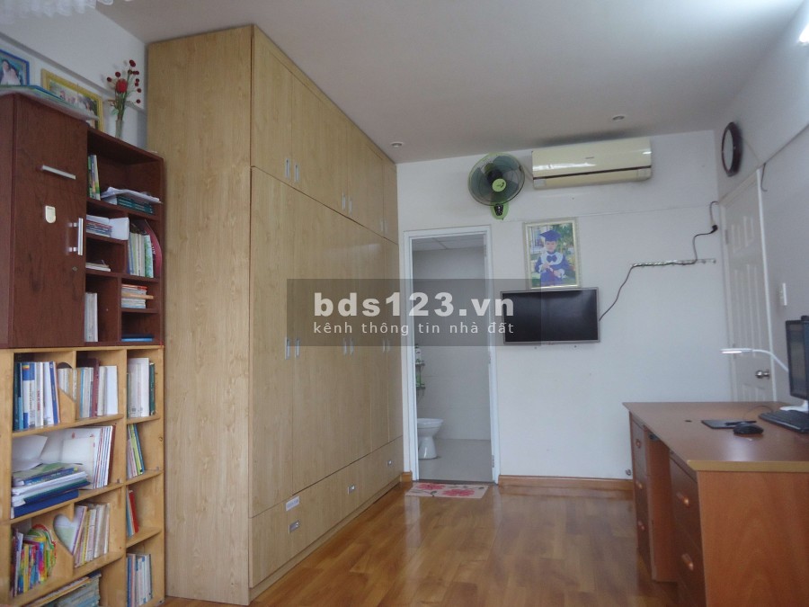 Chính chủ cần bán căn hộ 96m2 (full nội thất), Ehome3 (Nam Long), Q.Bình Tân: 3 phòng ngủ, 3 phòng vệ sinh.