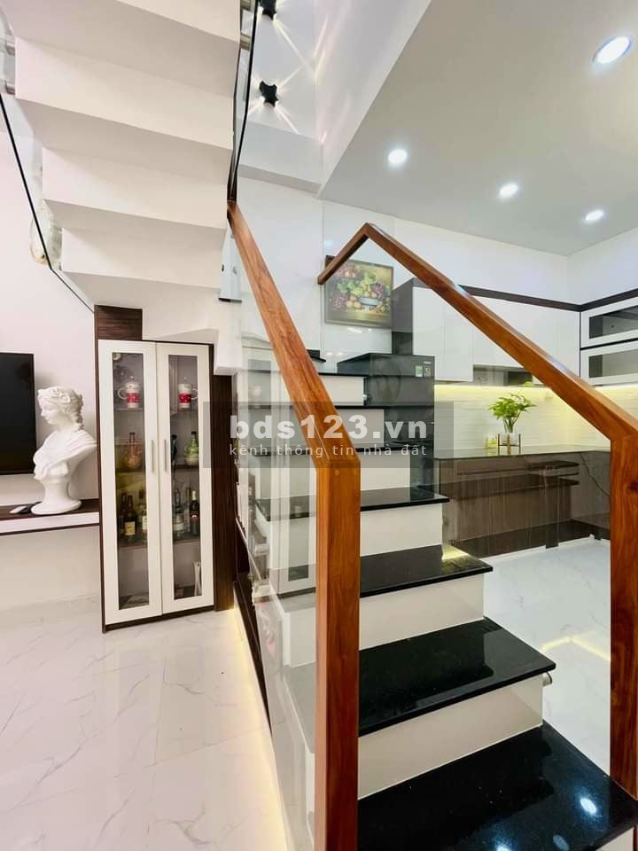 Bán gấp nhà NỞ HẬU, HXH Nơ Trang Long, P.7, Bình Thạnh, 50m2, 4PN