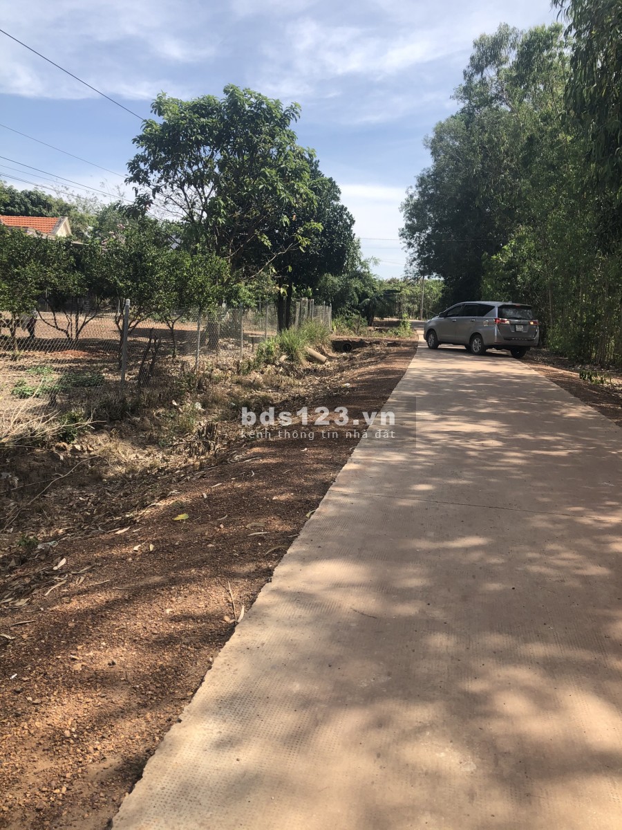 Bán gấp nền đất diện tích sử dụng 350m2 thổ cư 100m2 giá bán 600 triệu pháp lý đầy đủ