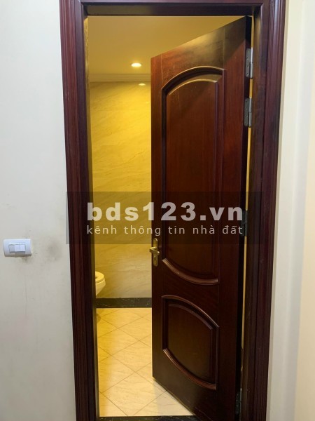 căn nhà siêu hot nằm sau khu quận ủy, 108m2 x 7 tầng, có thang máy, nhà đang kinh doanh.